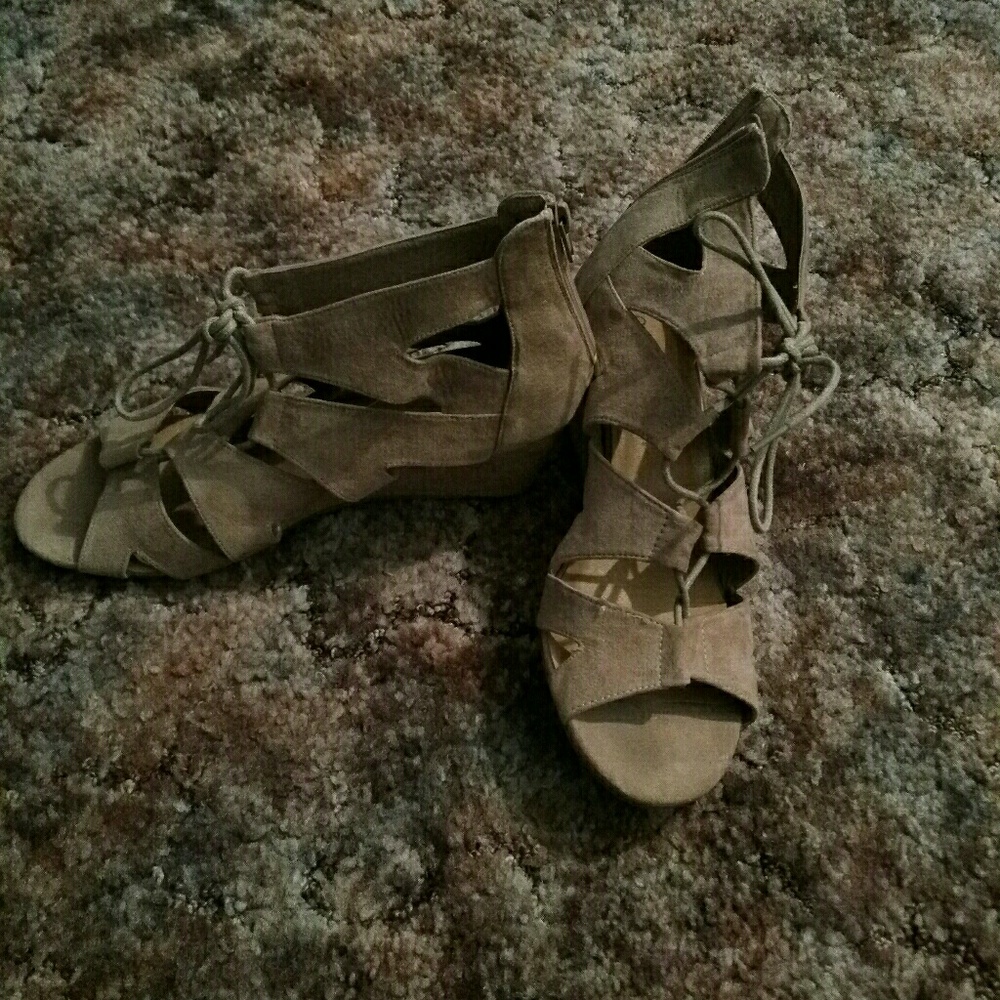 Cognac colored wedges